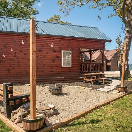 Charming Lakeview Cabin Near Geneva-On-The-Lake! Ashtabula Buitenkant foto