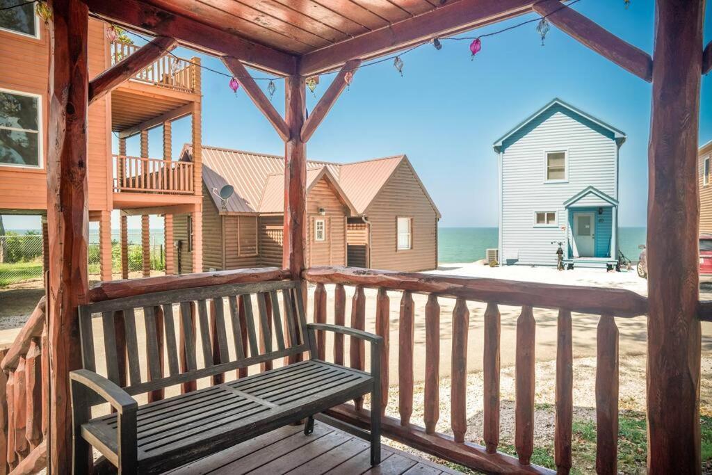 Charming Lakeview Cabin Near Geneva-On-The-Lake! Ashtabula Buitenkant foto