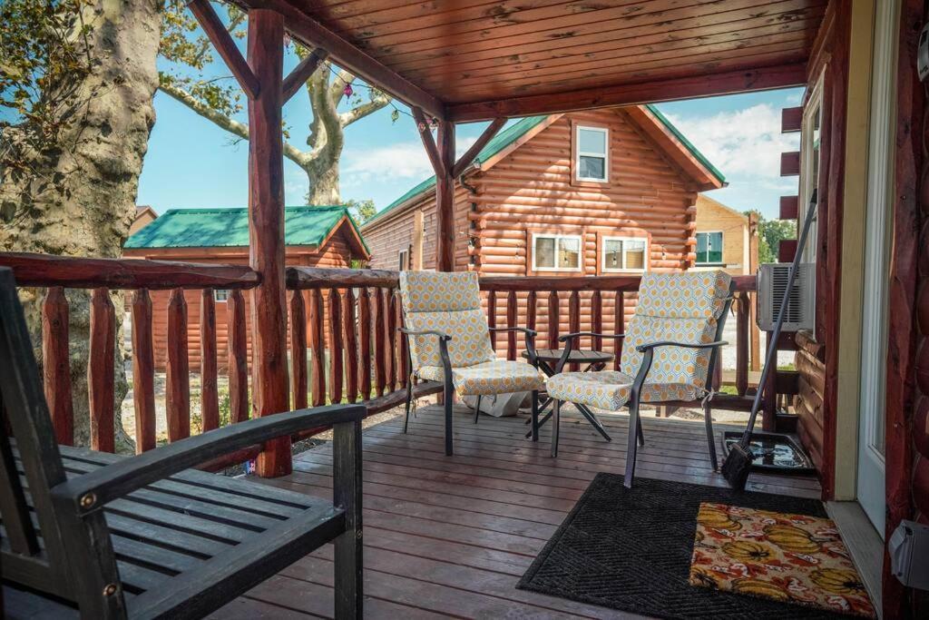 Charming Lakeview Cabin Near Geneva-On-The-Lake! Ashtabula Buitenkant foto