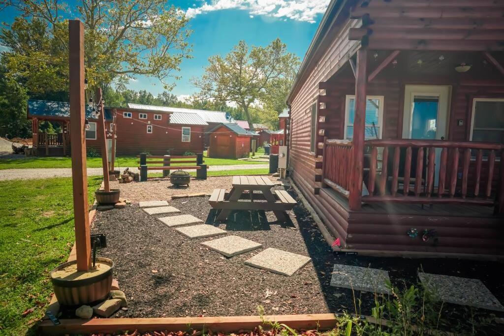 Charming Lakeview Cabin Near Geneva-On-The-Lake! Ashtabula Buitenkant foto