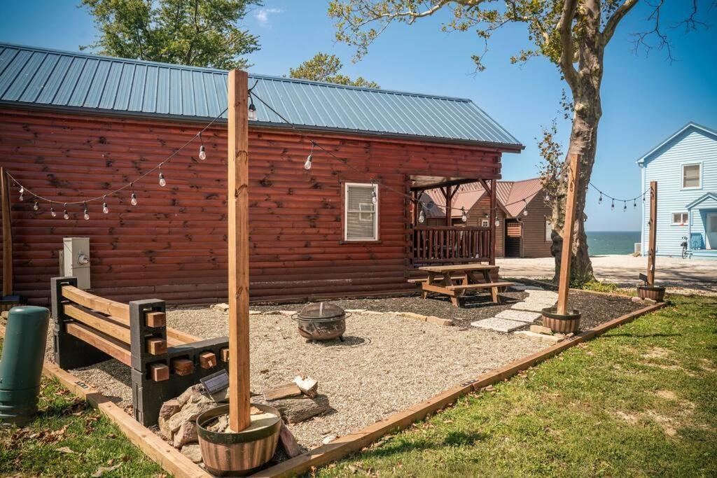 Charming Lakeview Cabin Near Geneva-On-The-Lake! Ashtabula Buitenkant foto