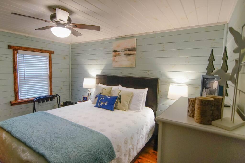 Charming Lakeview Cabin Near Geneva-On-The-Lake! Ashtabula Buitenkant foto