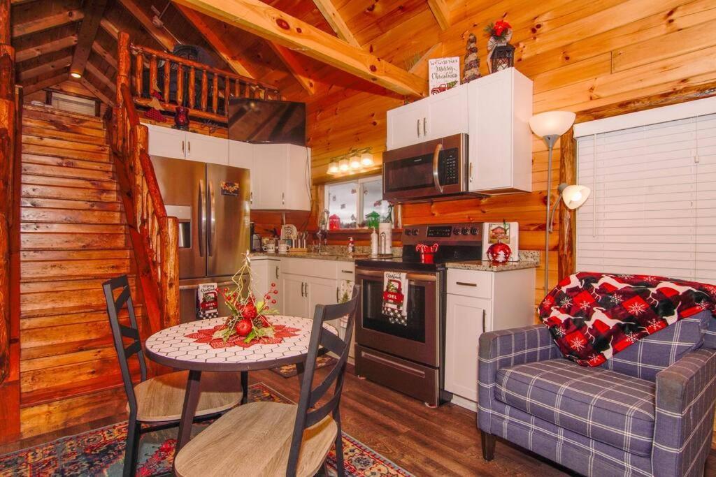 Charming Lakeview Cabin Near Geneva-On-The-Lake! Ashtabula Buitenkant foto