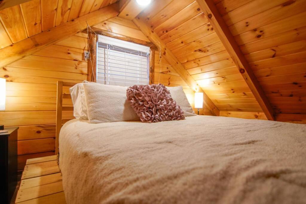 Charming Lakeview Cabin Near Geneva-On-The-Lake! Ashtabula Buitenkant foto