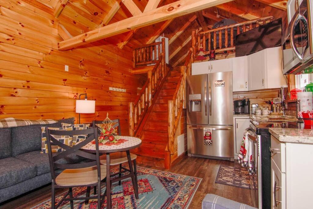 Charming Lakeview Cabin Near Geneva-On-The-Lake! Ashtabula Buitenkant foto